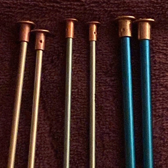 Lot of vintage knitting needles aluminum 5 pair 1 single 1 new package of 4 pins - Picture 10 of 13
